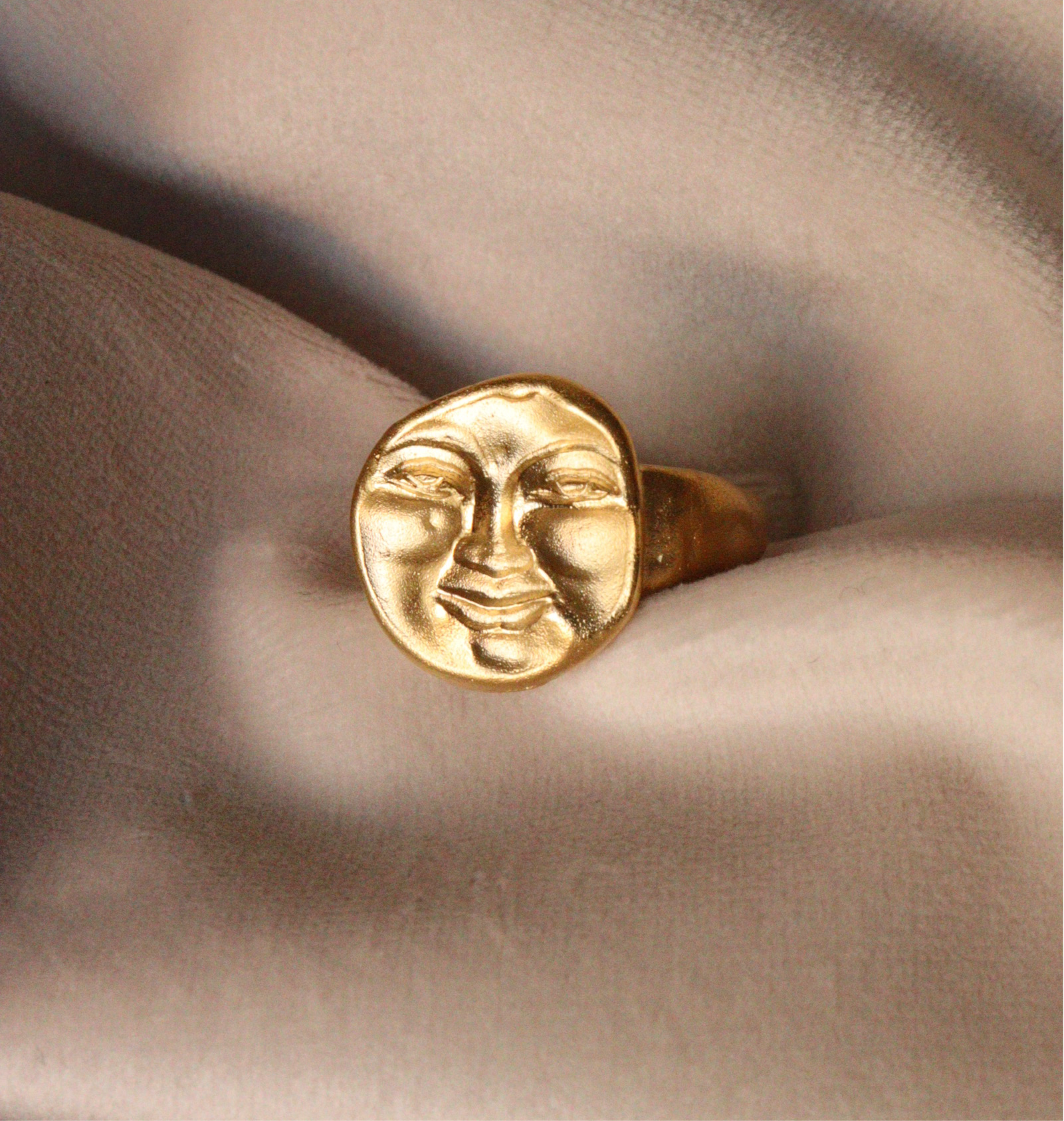 Moon Face ring