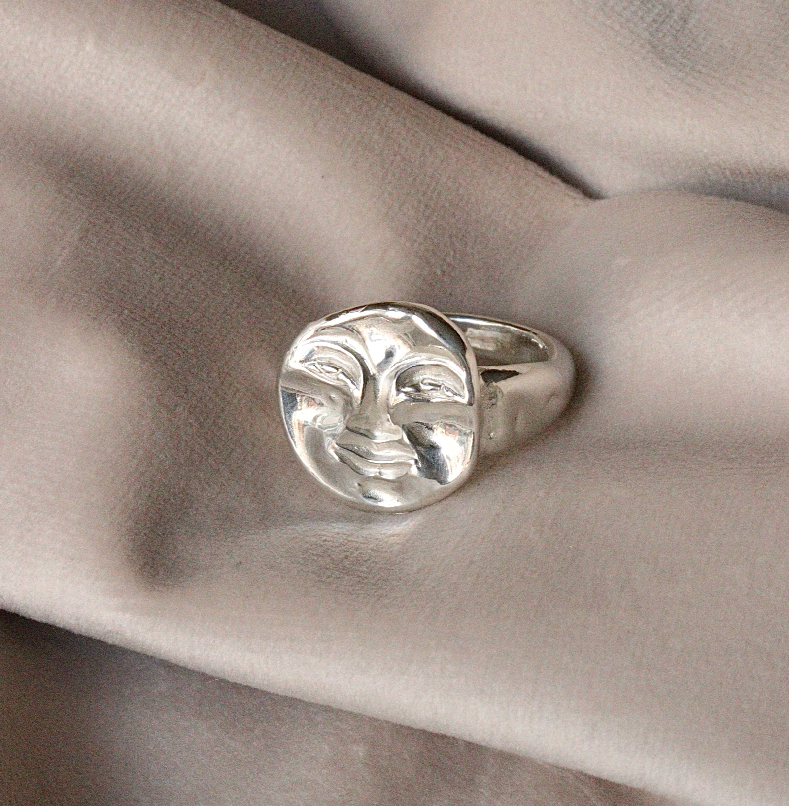 Moon Face ring