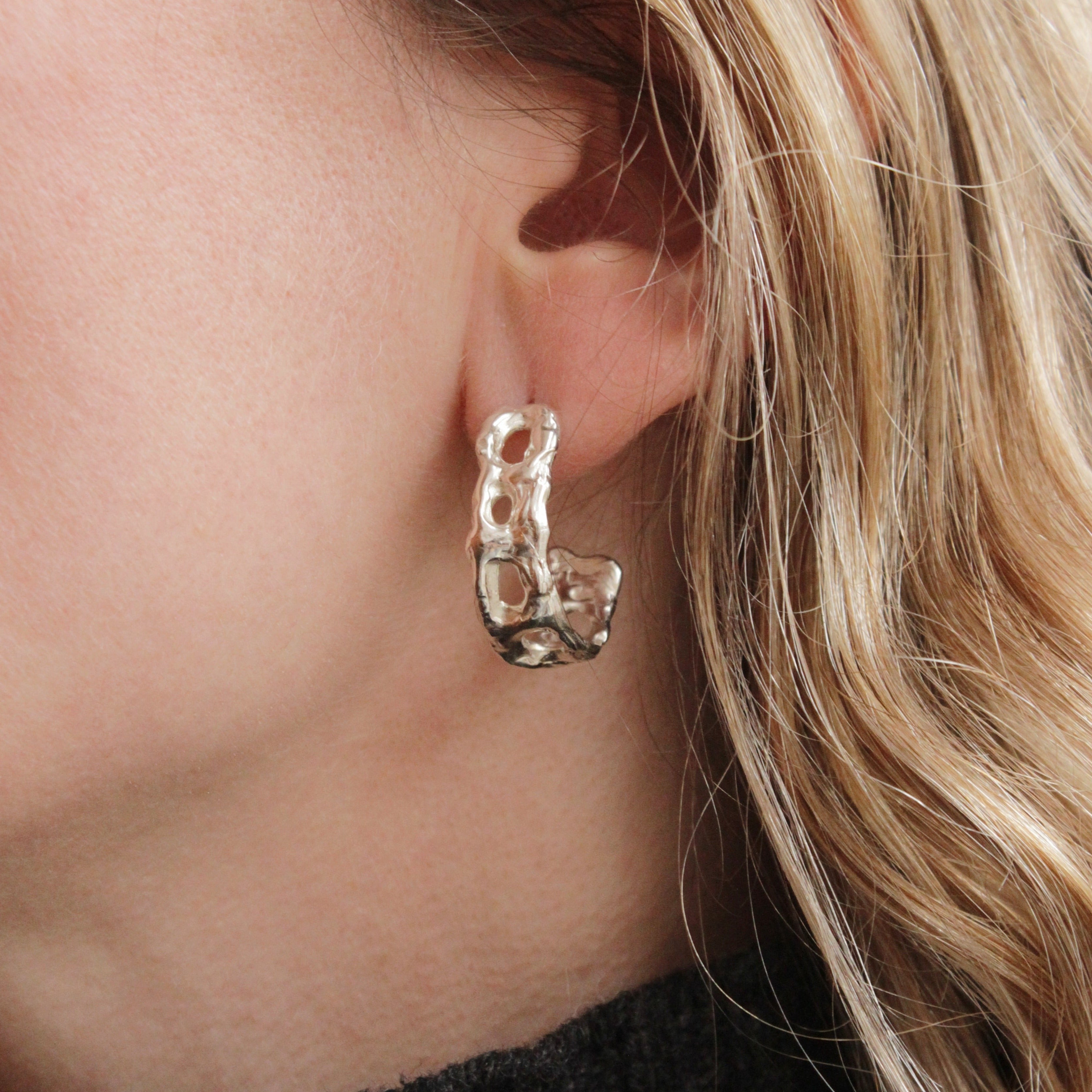  The timeless Cara hoop earrings are lightweight and perfect for everyday wear. Enjoy how these beautiful treasures lift your spirits and outfit effortlessly. The design is a representation of making room for yourself and allowing time to reflect and be present.