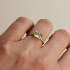 18 ct gold Emerald engagement ring