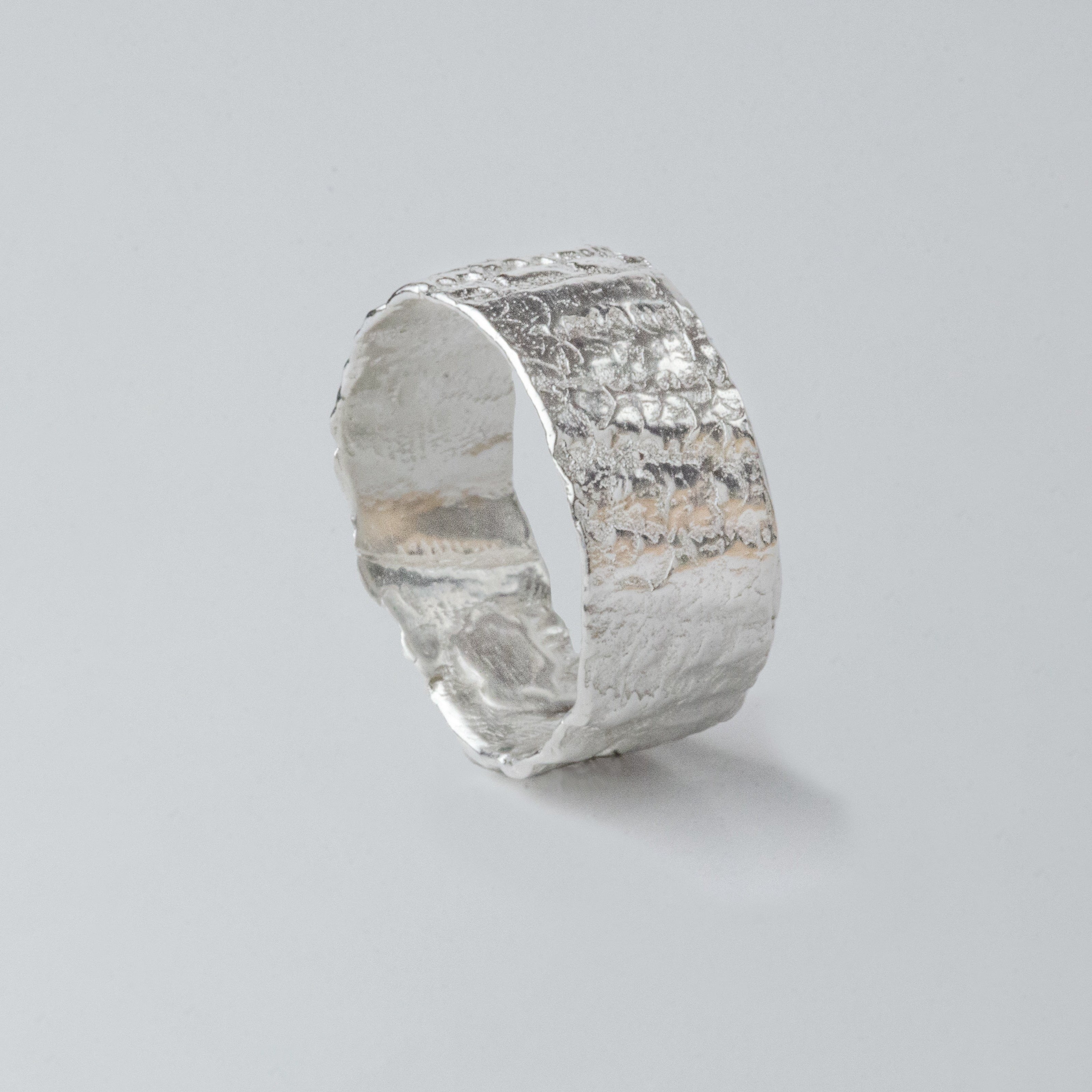 The textured ring features a stunning shell imprint, hidden scale details and elements of the human touch. This special ring is delicate, yet a statement, making it the perfect addition to your collection. Enjoy this piece everyday and let its oceanic texture transport you to the deepest depths of the ocean.