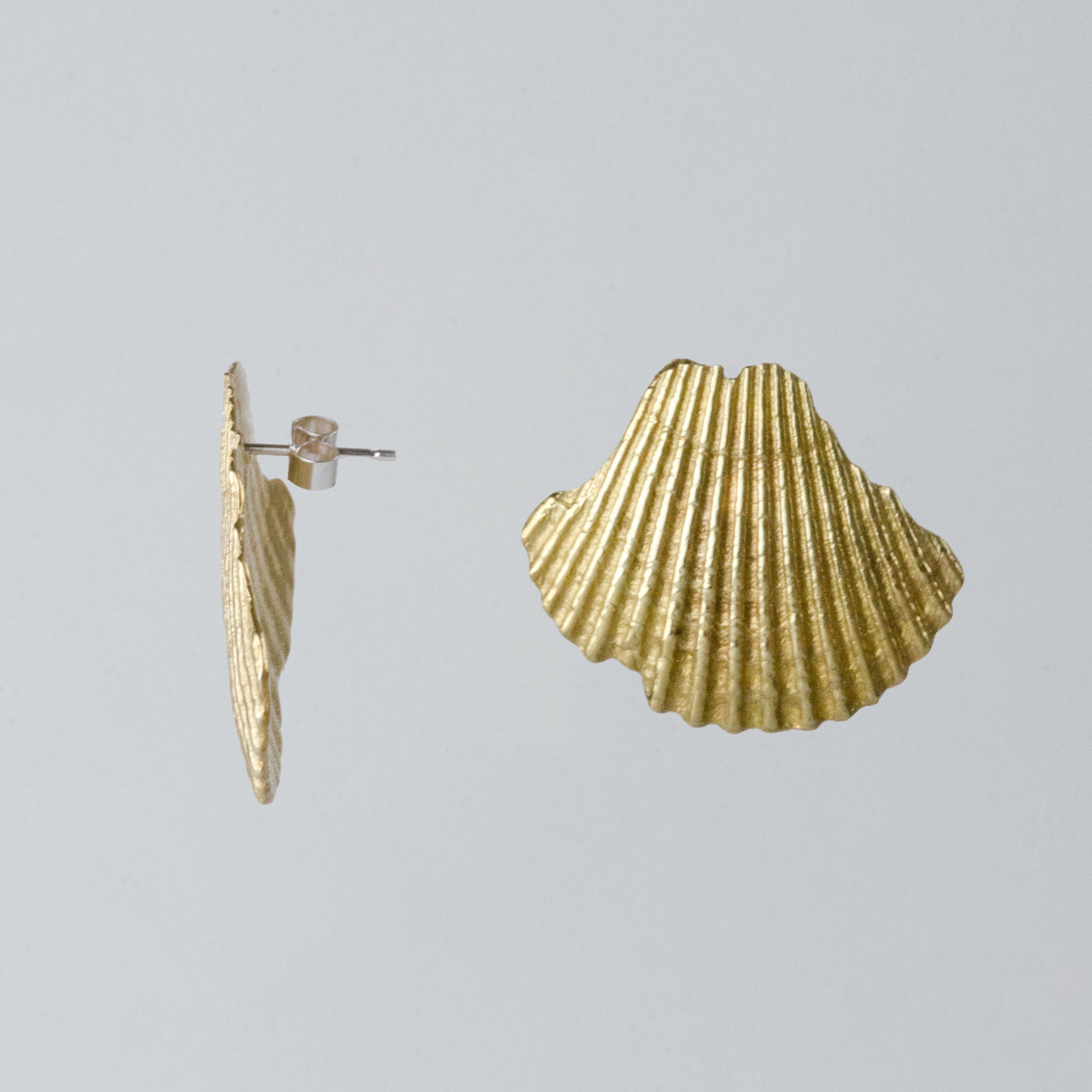 Cast using a real shell foraged from Bournemouth beach, these earrings are a true testament to our beautiful big blue. For those with a deep affinity to the ocean, you can now carry a small slice of it throughout your everyday life and enjoy the magic these earrings bring to not only your outfit, but also your mood.