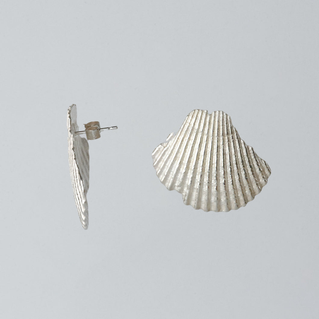 Cast using a real shell foraged from Bournemouth beach, these earrings are a true testament to our beautiful big blue. For those with a deep affinity to the ocean, you can now carry a small slice of it throughout your everyday life and enjoy the magic these earrings bring to not only your outfit, but also your mood.