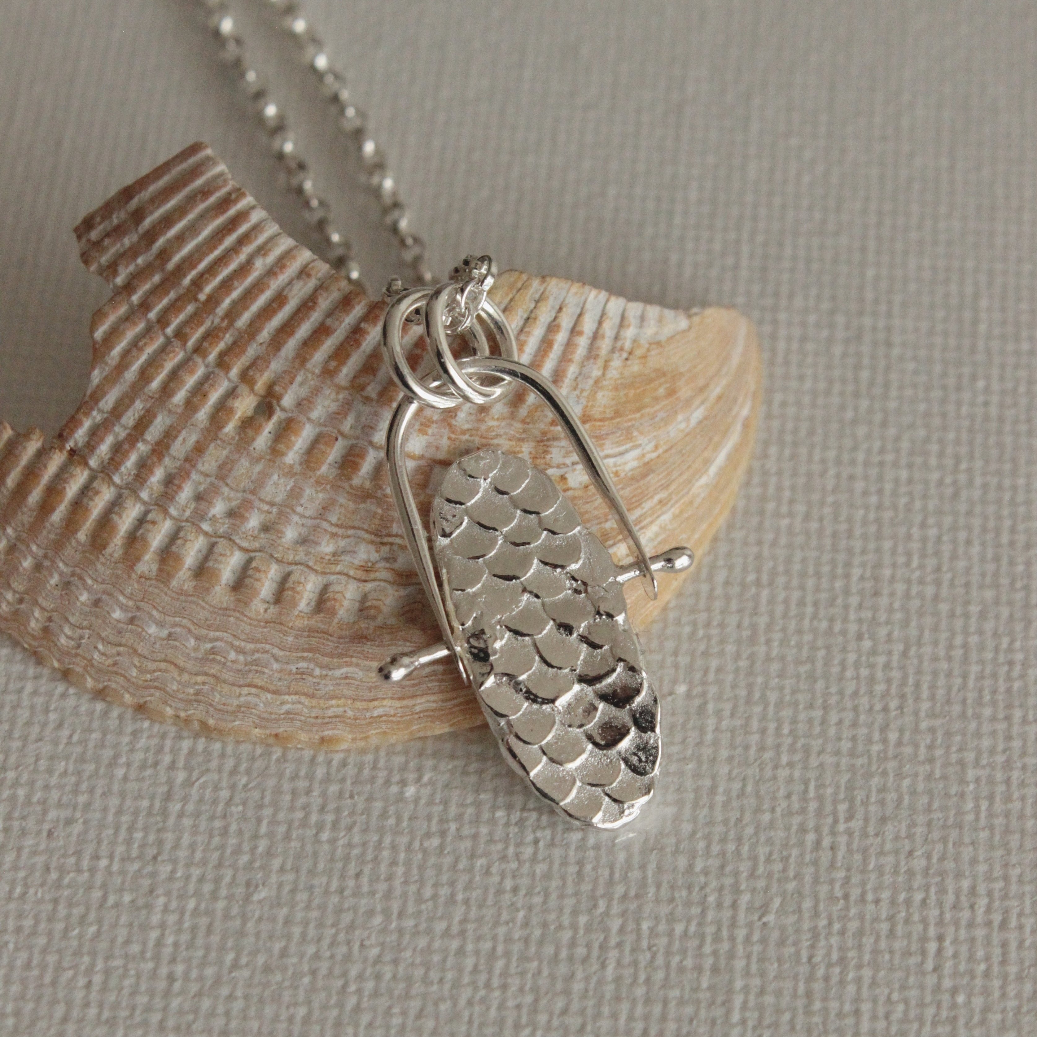 The Infinity pendant is everything you’ll ever need in a necklace. It features the signature Siren scales, organic textures and playfully tactile movement-making it the perfect antidote for anxiety and stress. Roll the pendant around in your fingers through times of stress and enjoy the calming benefits it brings.